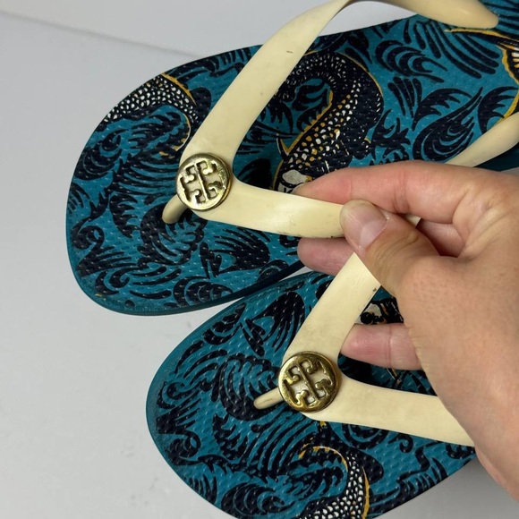 TORY BURCH BLUE PRINT RUBBER FLIP FLOPS - Picture 8 of 10
